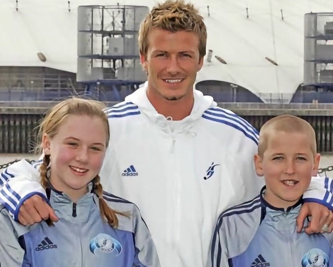 Entenda: Foto de 2005 viraliza com Harry Kane criança ao lado de Beckham e futura esposa