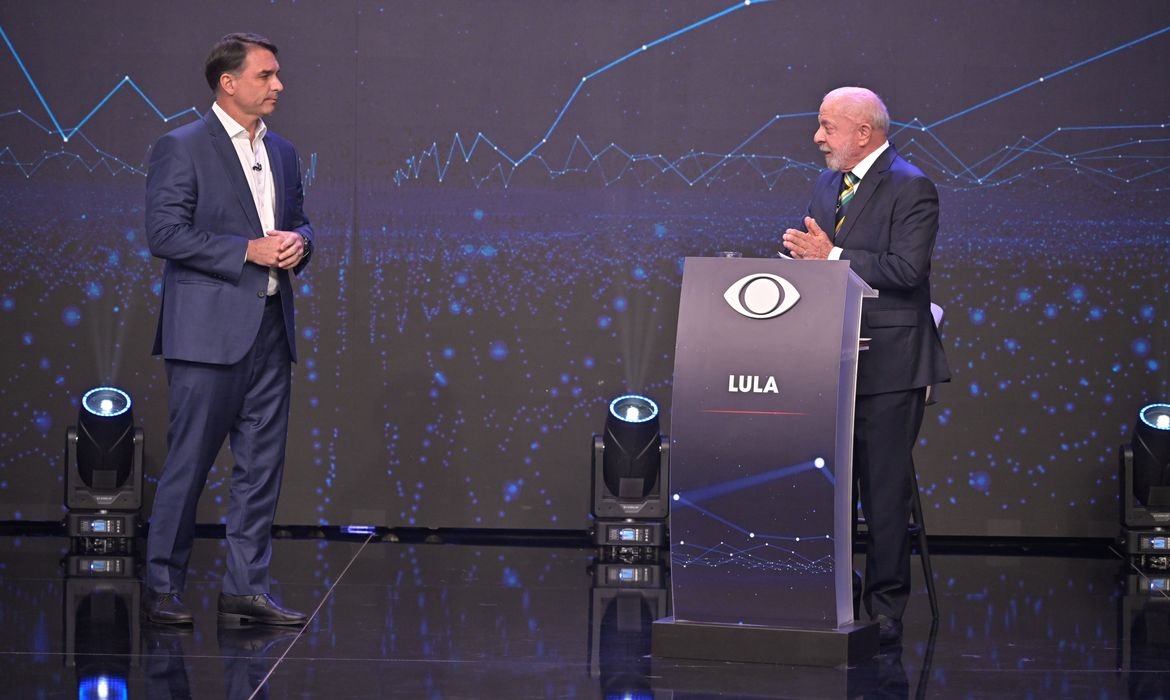 Lula supera Flávio Bolsonaro nas redes após debate sobre sigilos, diz Datrix