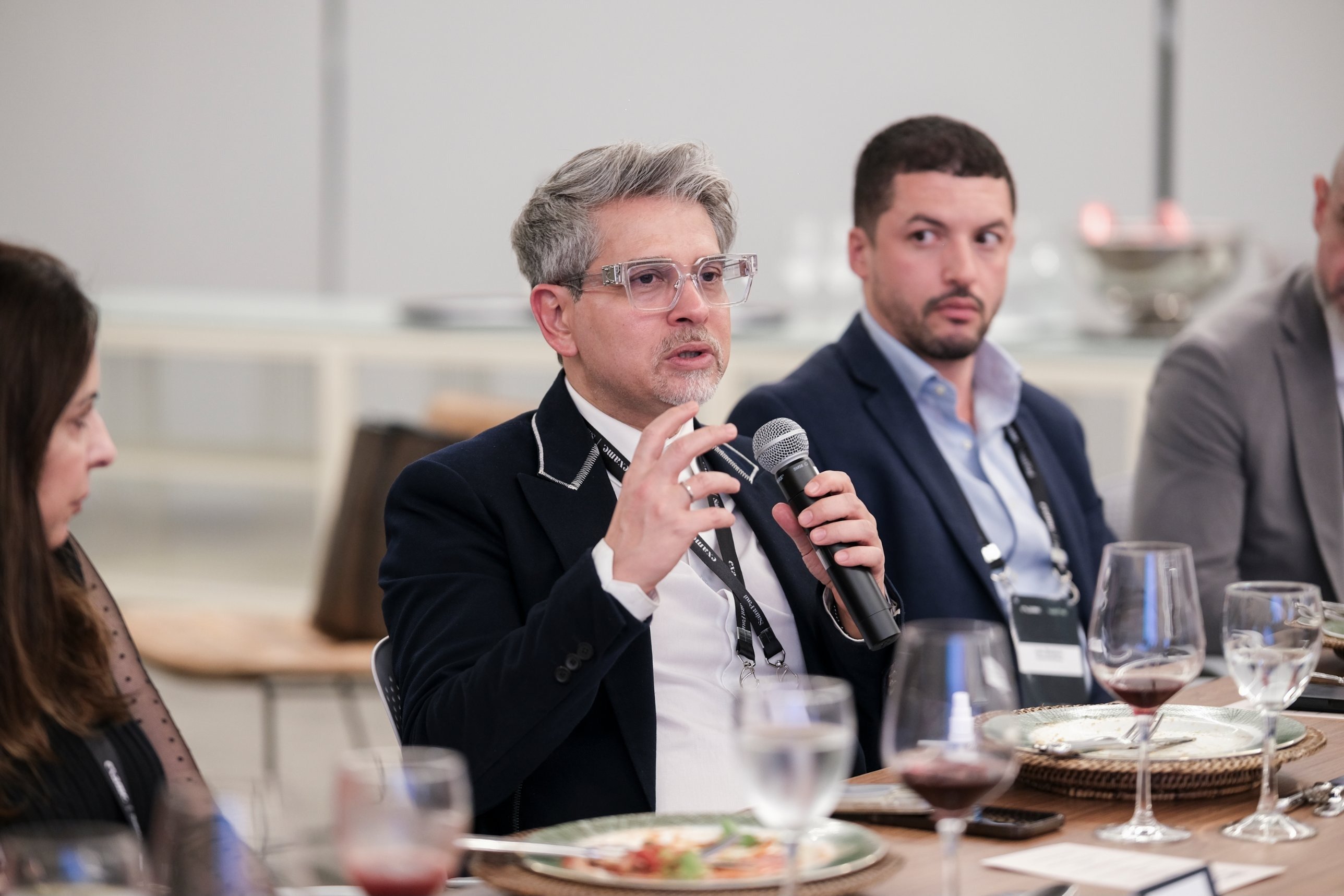 Em destaque André Rocha, Senior Human Resources South America da Louis Vuitton e Leo Branco, Editor na Exame