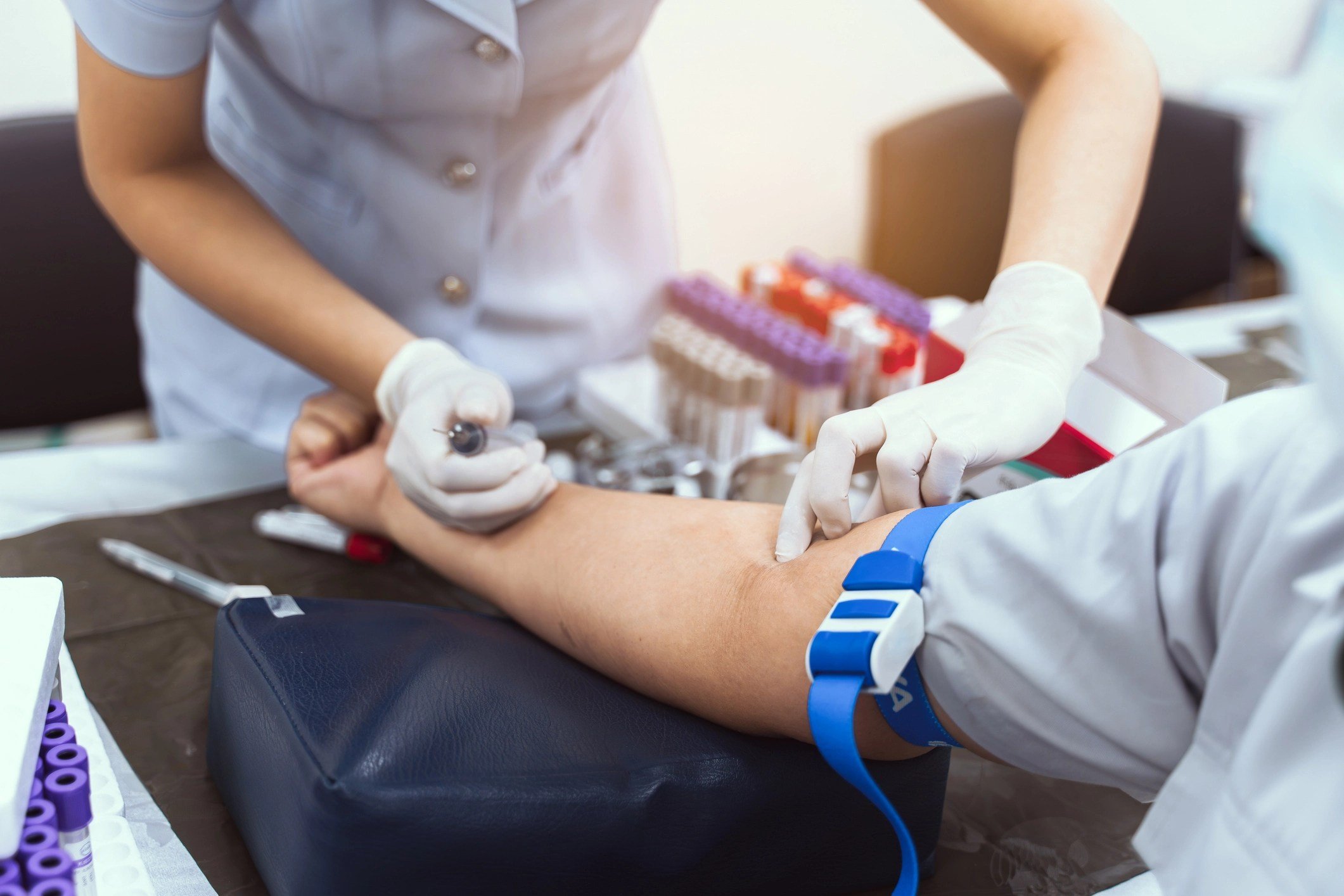 Jejum para exame de sangue: quais exames exigem e por quanto tempo