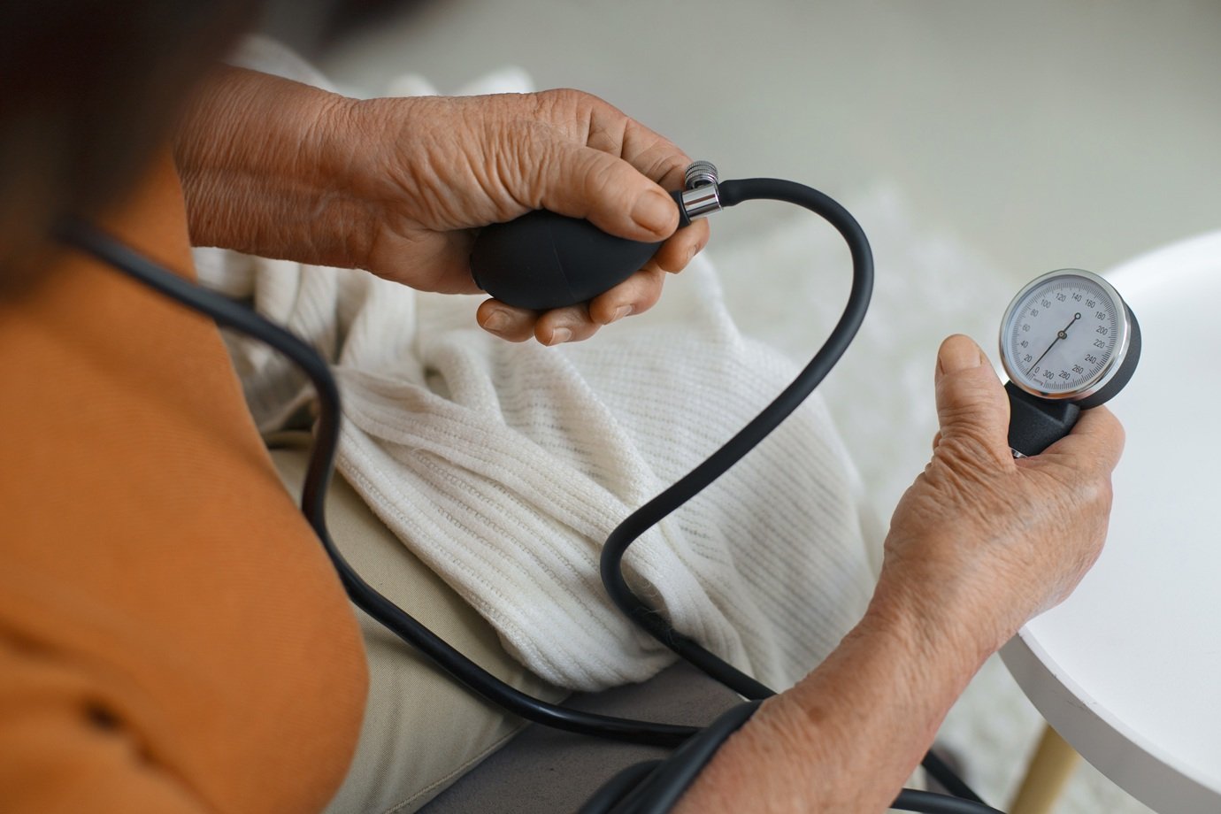 Hipertensão 'silenciosa': quase 6 em cada 10 pessoas não sabem que têm pressão alta
