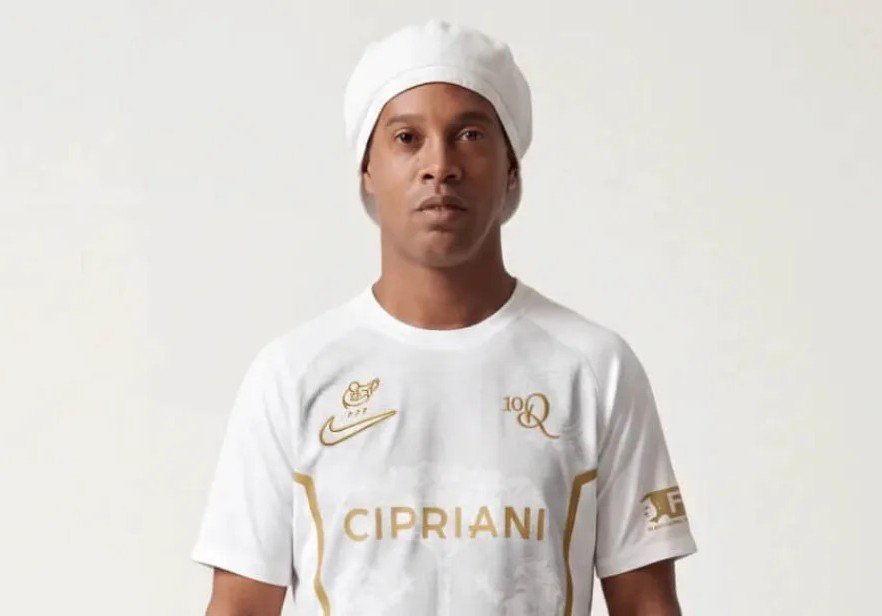 Região: Ronaldinho volta ao futebol após 11 anos e vira negócio para clube italiano