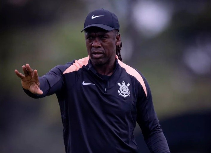Situação de Diniz 'trava' estreia de Seedorf no Corinthians; entenda