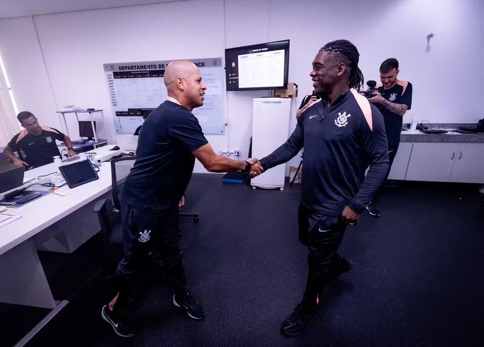 O que Seedorf já mudou no Corinthians? Veja as primeiras medidas do técnico
