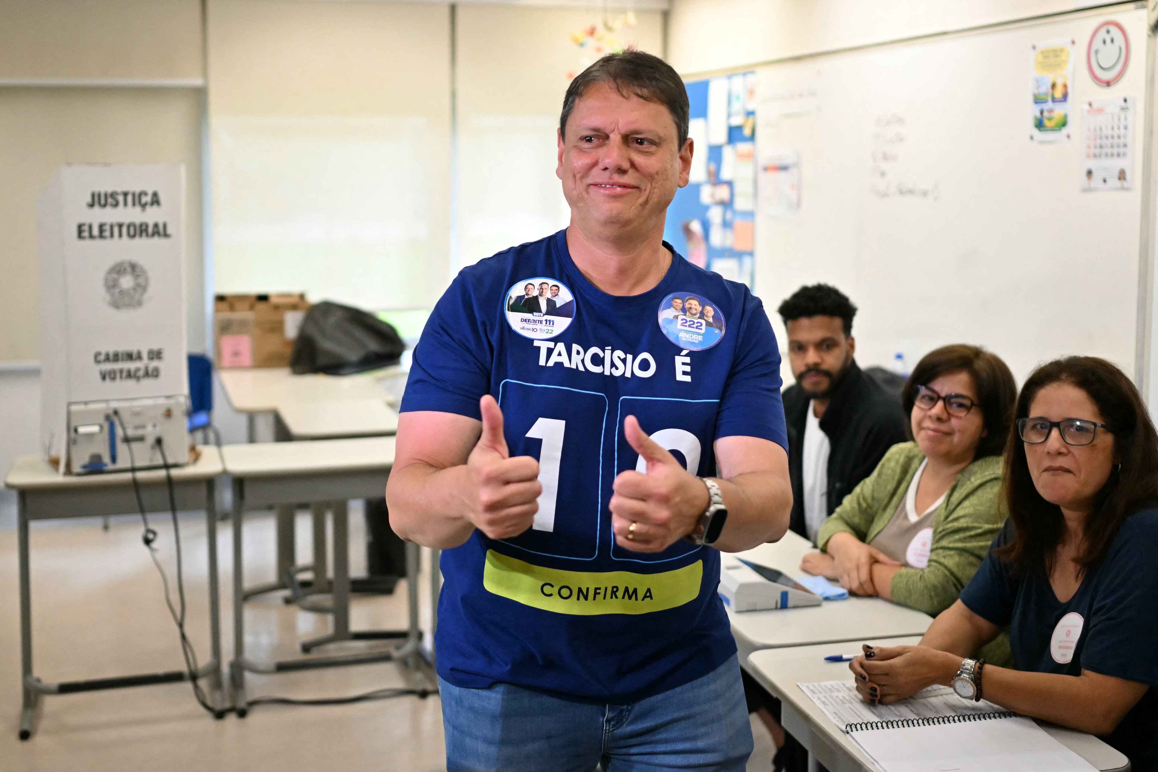 Tarcísio vota no Morumbi e disputa reeleição como governador em São Paulo