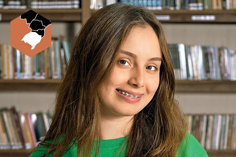 Isadora Rosa da Silva:  práticas e experiências  na escola fizeram a jovem  se interessar por relações públicas como carreira (Gabriel Litwinczuk/Divulgação)