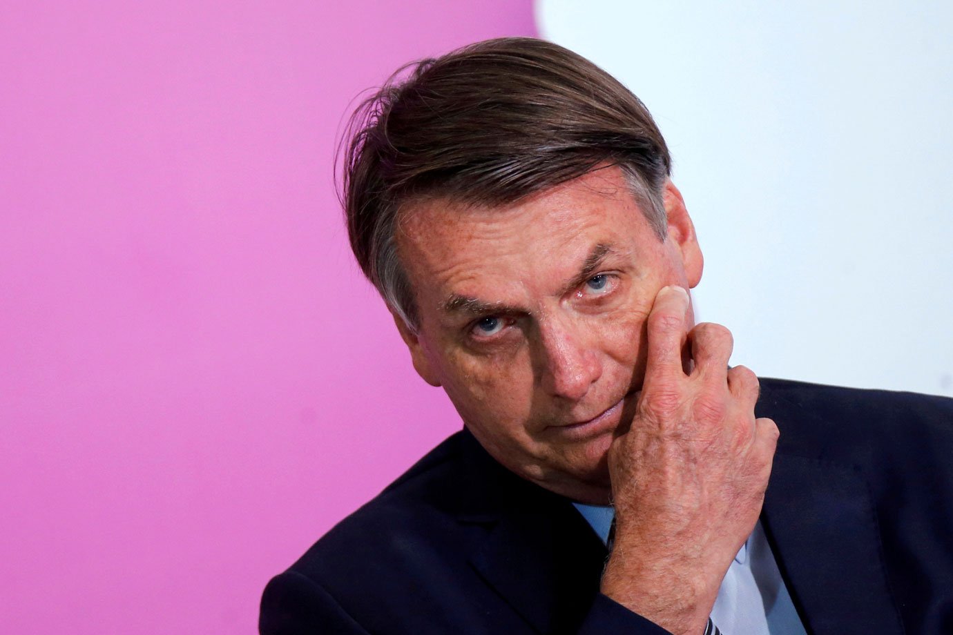 Em meio à pandemia, Bolsonaro age para influenciar sucessão de Maia